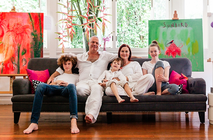 CLICK OH PHOTOGRAPHY BLACK AND WHITE HOUSE FAMILY PHOTOSHOOT